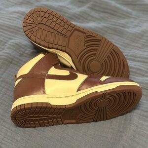 Nike Sneakers in Brown and Cream